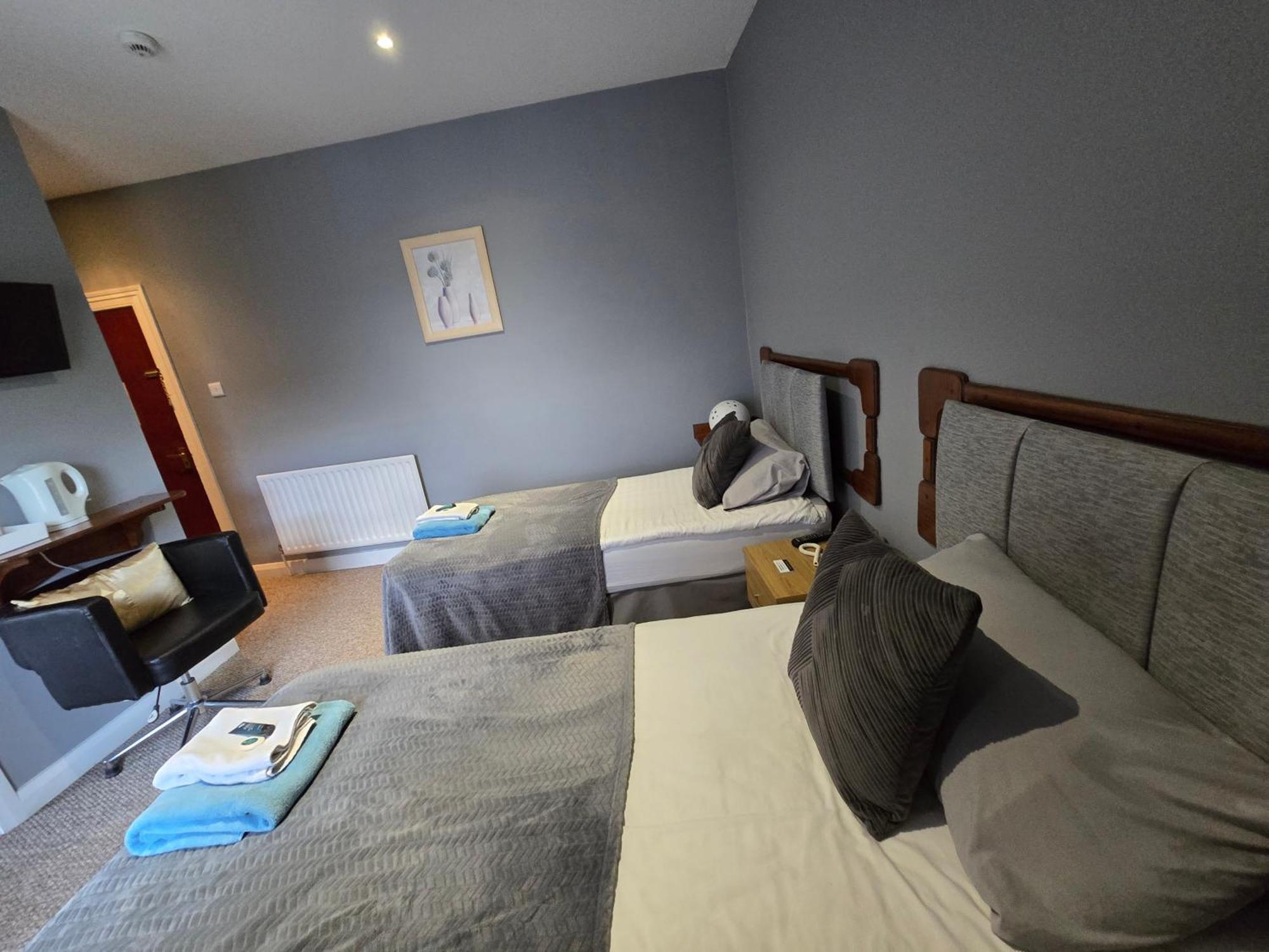 Manor Hotel Ballymoney Eksteriør bilde